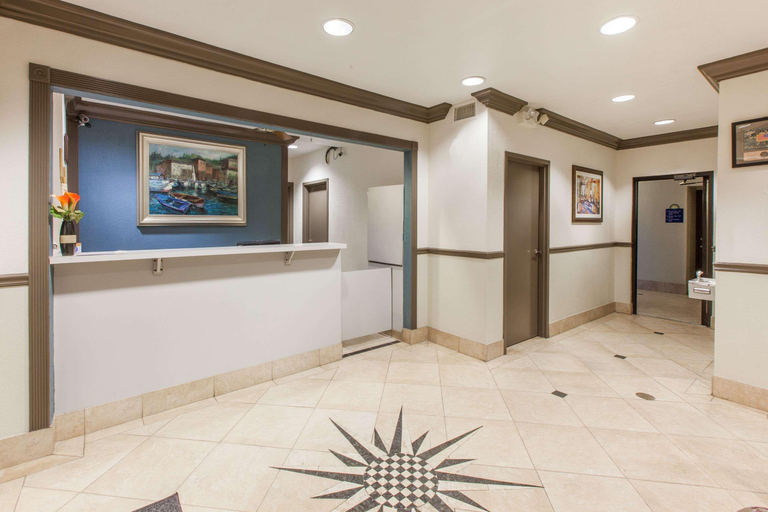 Public Area 3, Days Inn & Suites by Wyndham Webster NASA-ClearLake-Houston, Houston