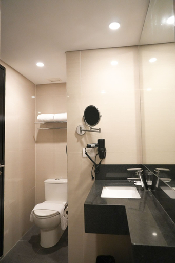 Bedroom 2, Stay Across NAIA Terminal 3 in Newport City, Pasay City