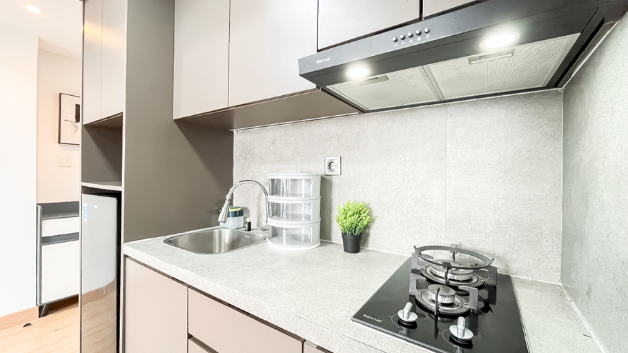 Others 2, Modern Contemporary 1BR at Tokyo Riverside PIK 2 Apartment By Travelio, Tangerang
