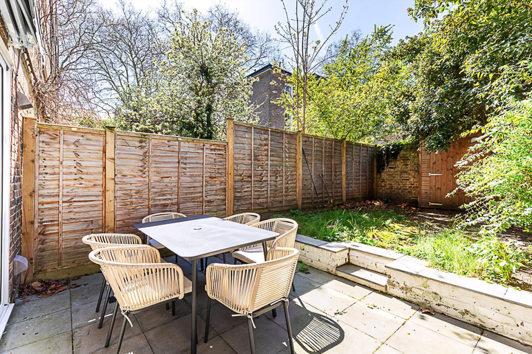 Others 4, Stylish Islington Garden Flat Sleeps Four, London