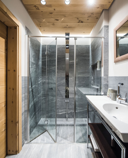 Bathroom 4, Genzianella, Sondrio