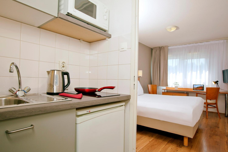 Bedroom 4, Séjours & Affaires Poitiers Lamartine, Vienne