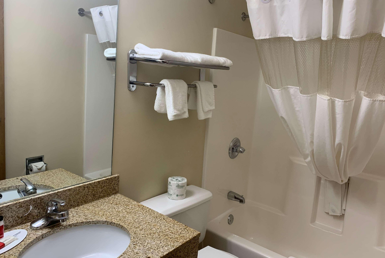 Bathroom 4, Super 8 by Wyndham Liverpool/Clay/Syracuse Area, Onondaga