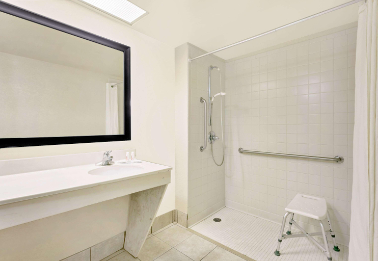 Bathroom 5, Super 8 By Wyndham Byron/South Macon, Peach
