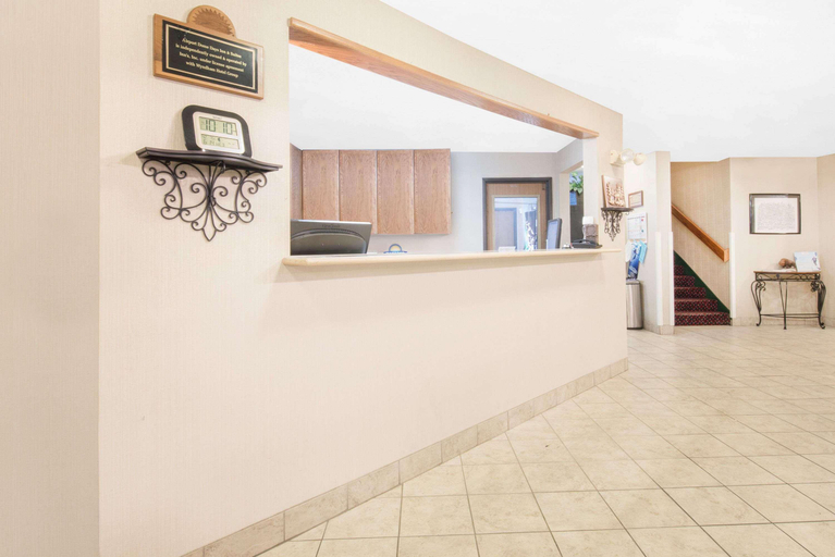 Public Area, Days Inn By Wyndham Fargo 19Th Ave Arpt, Cass