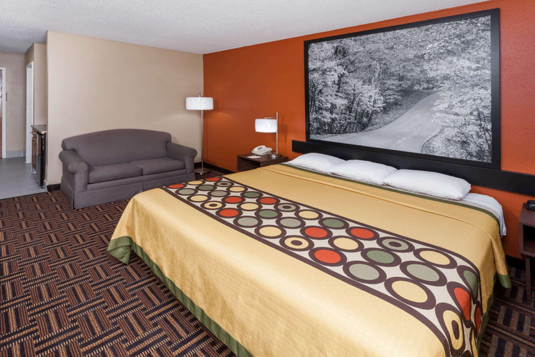 Bedroom 3, Super 8 by Wyndham Rochester, Fulton