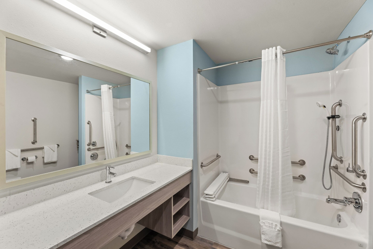 Bathroom 4, Woodspring Suites Jackson Pearl I-20, Rankin