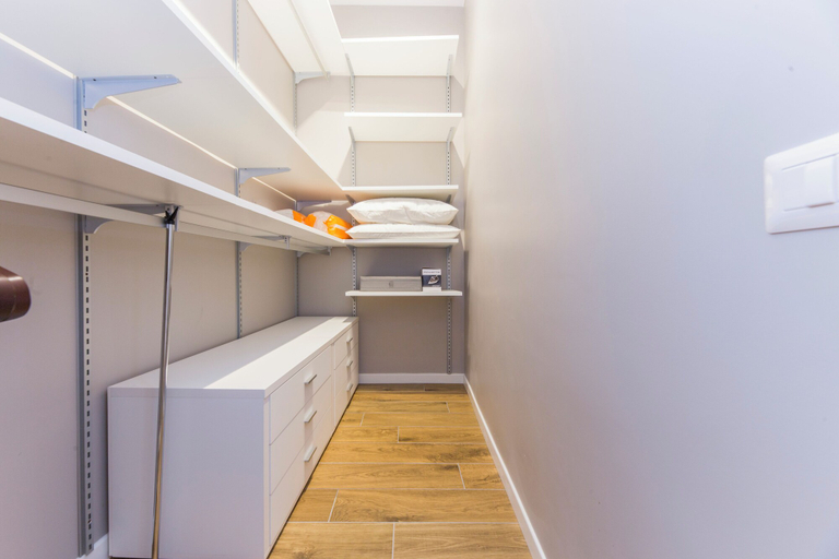 Others 4, Chic apartments in Piazza Dante, Genova