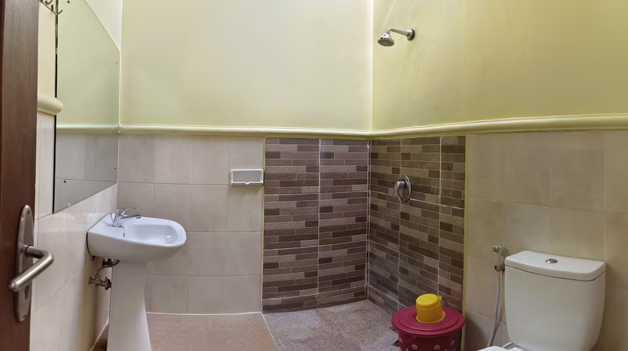 Bathroom 4, Balinese Style 4 Bedroom, Pandeglang