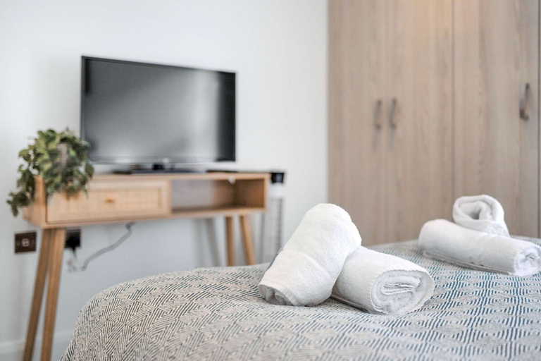 Room 3, 30 Monthly Discount Long-stay St Mary s Nest, Cambridgeshire