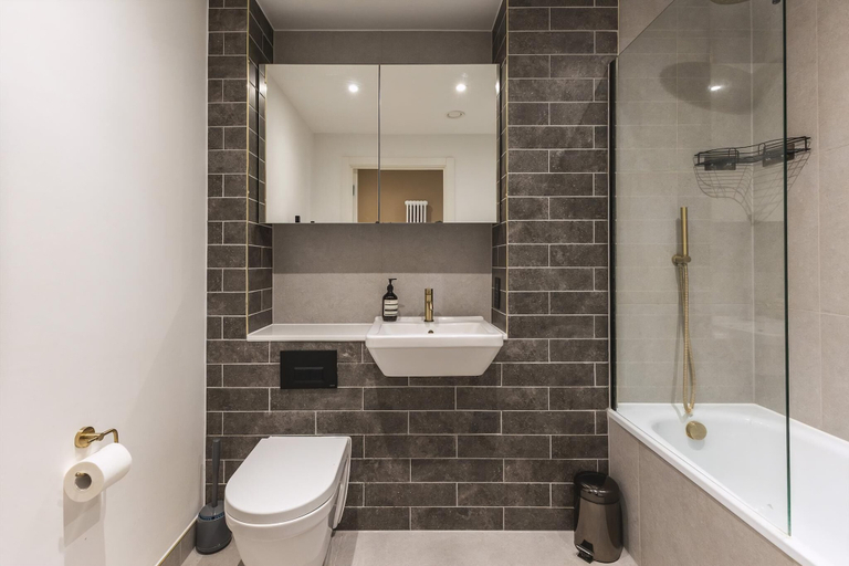 Bathroom 3, Stylish Hackney Wick Apartment With Terrace, London