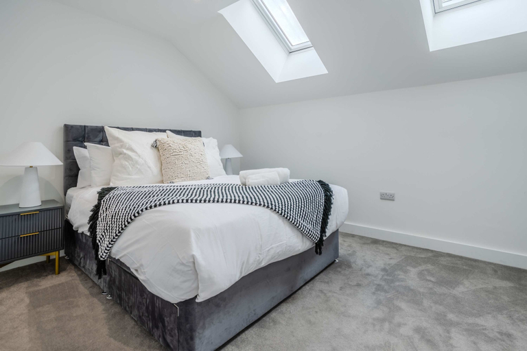 Room 3, The Hidden Suite - 4BR Townhome Roof Top, Manchester
