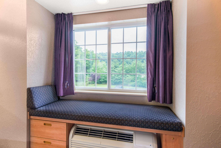 Bedroom 3, Microtel Inn & Suites By Wyndham Hazelton/Bruceto, Preston