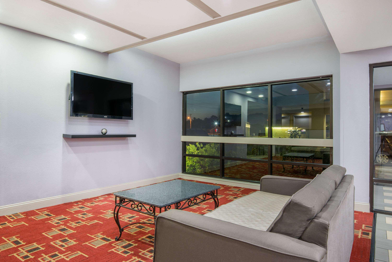 Public Area 2, Super 8 by Wyndham Wichita South, Sedgwick