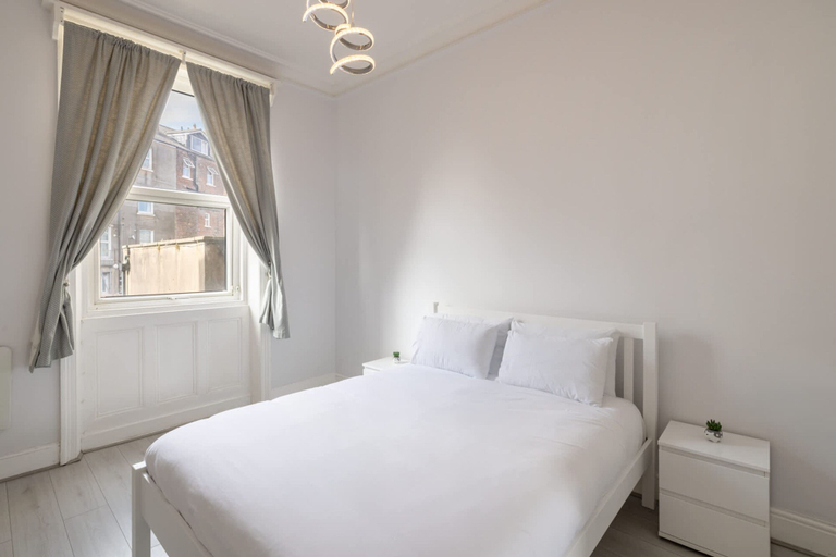 Room 2, Host Stay Aberdeen Walk Apartment, North Yorkshire