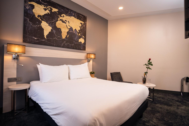 Bedroom 2, Hotel Univers, Alpes-Maritimes