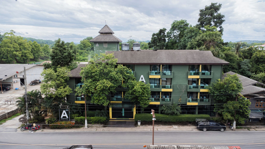 Exterior & Views