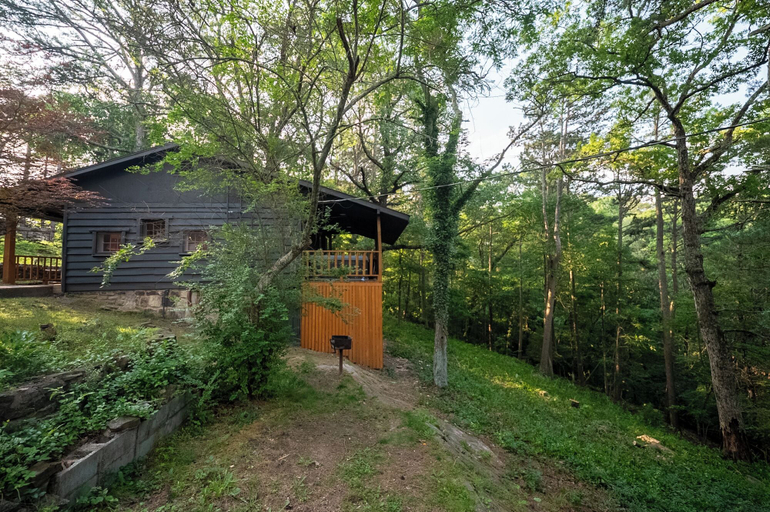 Others 5, The Woodsman Lodge, Carroll