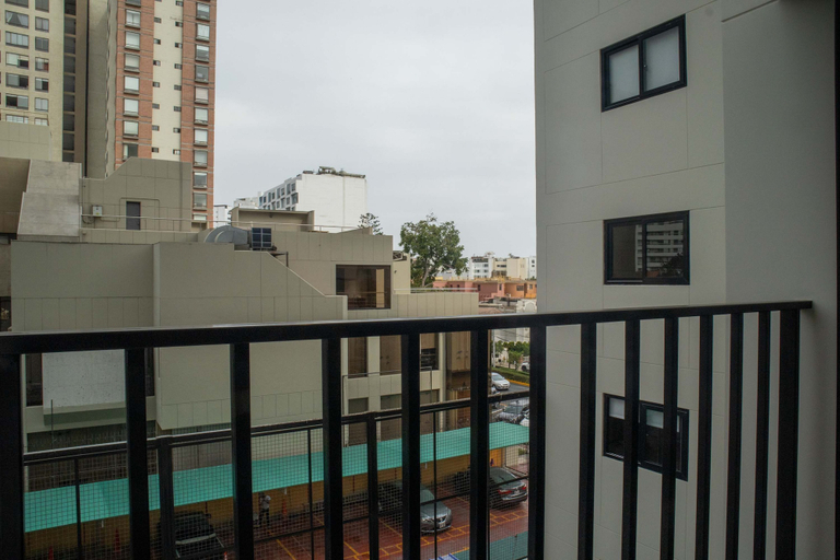 Room 5, w Impressive 1BR w Balcony in Miraflores, Lima