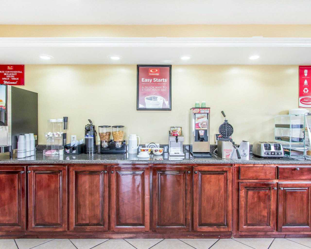 Public Area 2, Econo Lodge Inn & Suites Evergreen, Conecuh