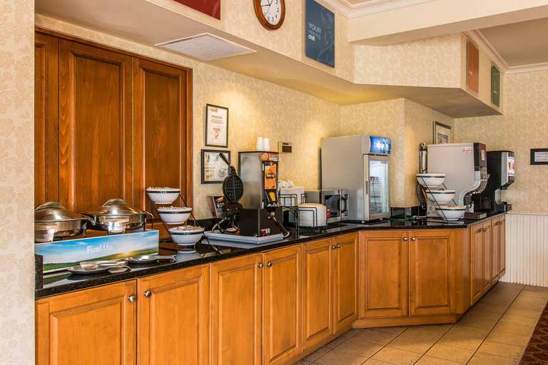 Food & Drinks 5, Hampton Inn by Hilton Chelsea, Washtenaw