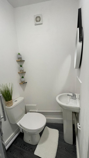 Bathroom, Large 6 bedroom house in Smethwick, Birmingham