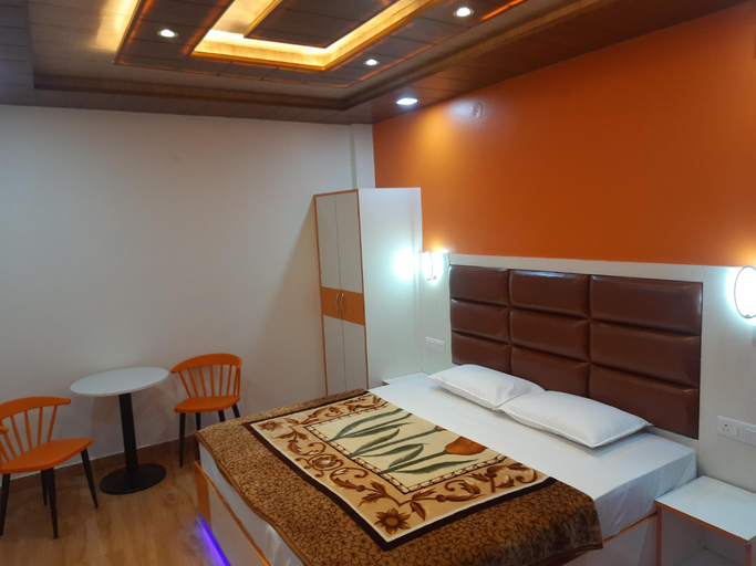 Bedroom 2, Aagaman Woods Holiday Homes, Shimla