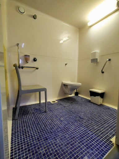 Bathroom 5, Hotel Thania, Hérault