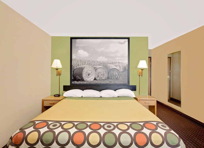 Bedroom 3, Super 8 by Wyndham Valentine NE, Cherry