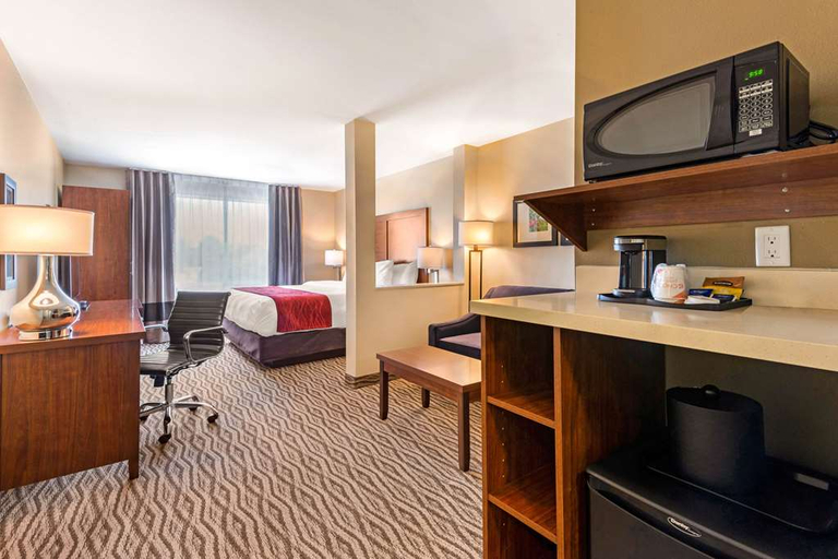Exterior & Views 2, Comfort Inn & Suites Bowmanville, Durham