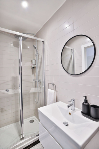 Bathroom 3, Goodwin, London