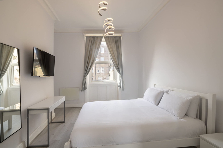 Room 4, Host Stay Aberdeen Walk Apartment, North Yorkshire