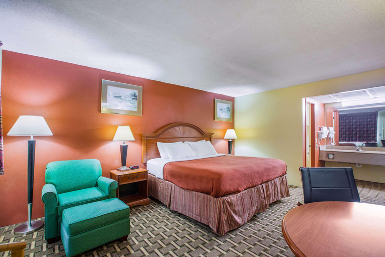 Bedroom 4, Rodeway Inn Bonifay, Holmes