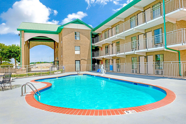 Sport & Beauty 5, Super 8 by Wyndham Lakeland, Shelby