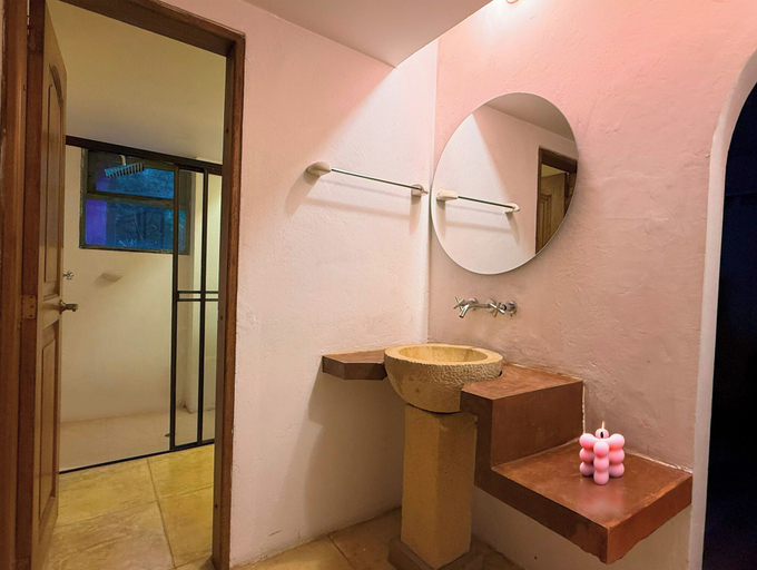 Bathroom, Monteluna, La Calera