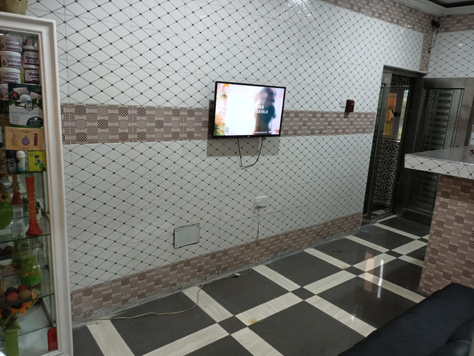 Others 3, ELITES POOLBAR & LODGE, Obio/Akp
