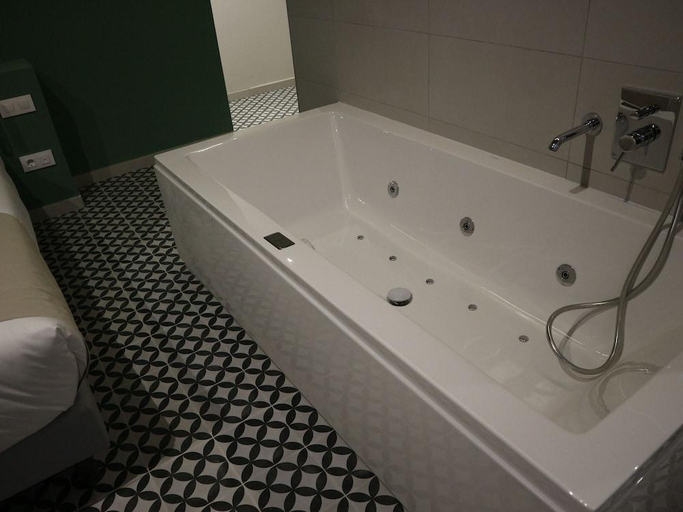 Bathroom 5, You & Co. Quart Boutique Hotel, Valencia