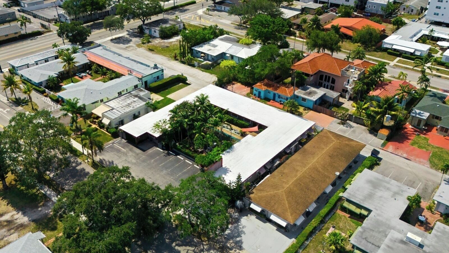 Exterior & Views 1, Hollywood 1BR Condo: Pets Allowed, BBQ & Parking, Broward
