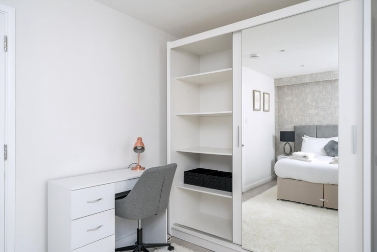 Bedroom 3, Modern South Wimbledon Stay, London