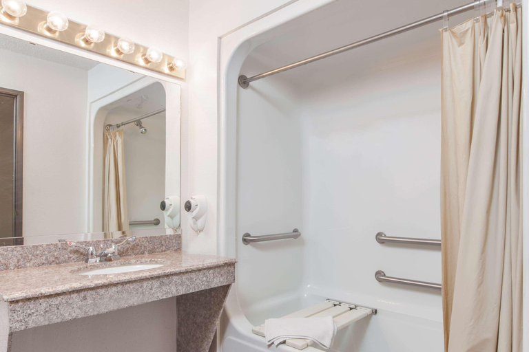 Bathroom 4, Super 8 by Wyndham Cleveland TX, Liberty