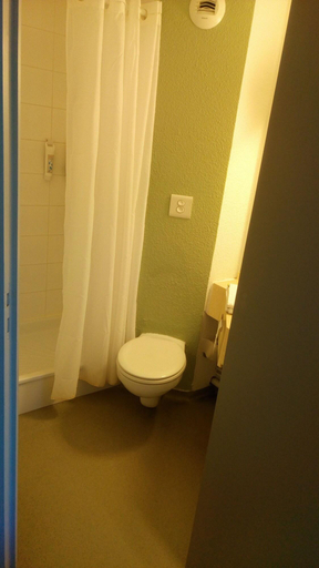 Bathroom 4, ibis budget Boulogne-sur-Mer Centre les Ports, Pas-de-Calais