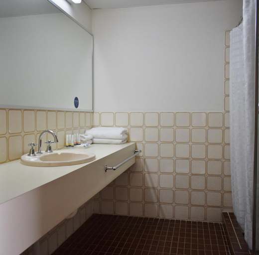 Bathroom 2, Admiral Motel Bunbury, Bunbury