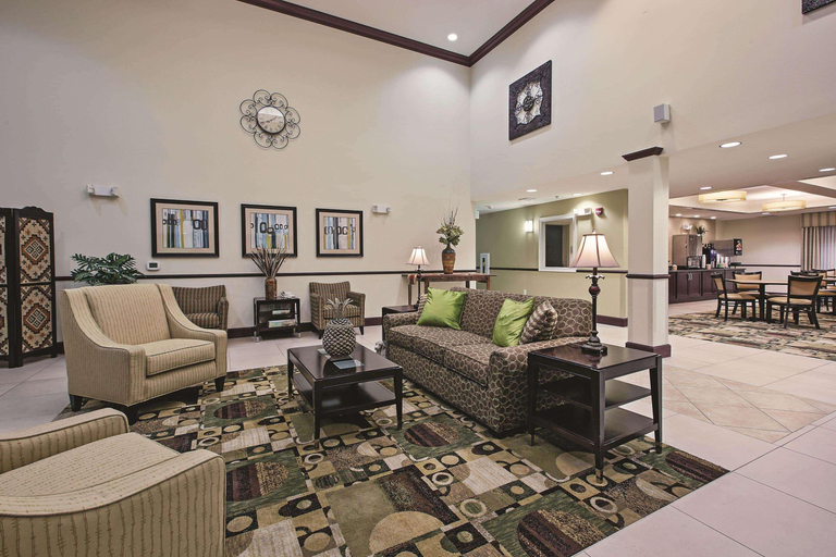 Public Area 3, La Quinta Inn & Suites by Wyndham Lancaster, Lancaster