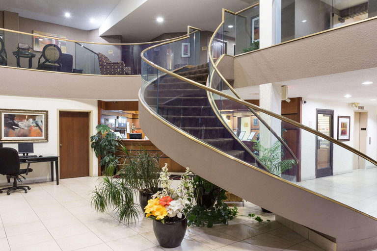 Public Area, Ramada by Wyndham Bettendorf, Scott