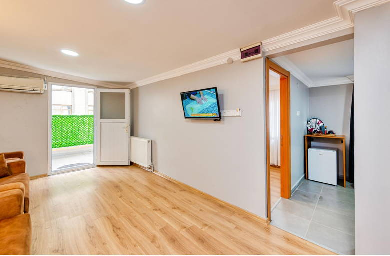 Others 5, Pio Otel, Fatih