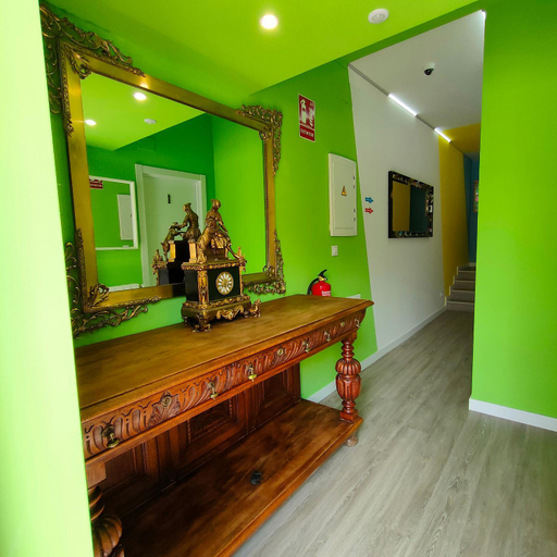 Others 5, Apartamentos Megaleon, Segovia