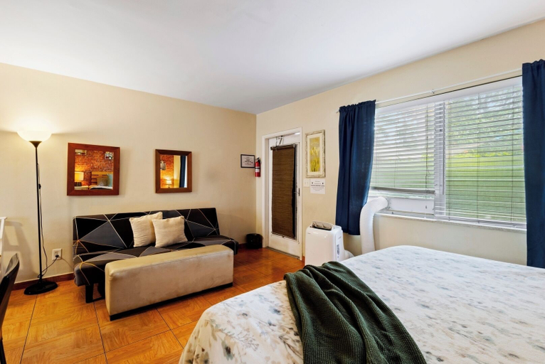 Bedroom 2, Pet Friendly Stylish Studio in Hollywood, Broward