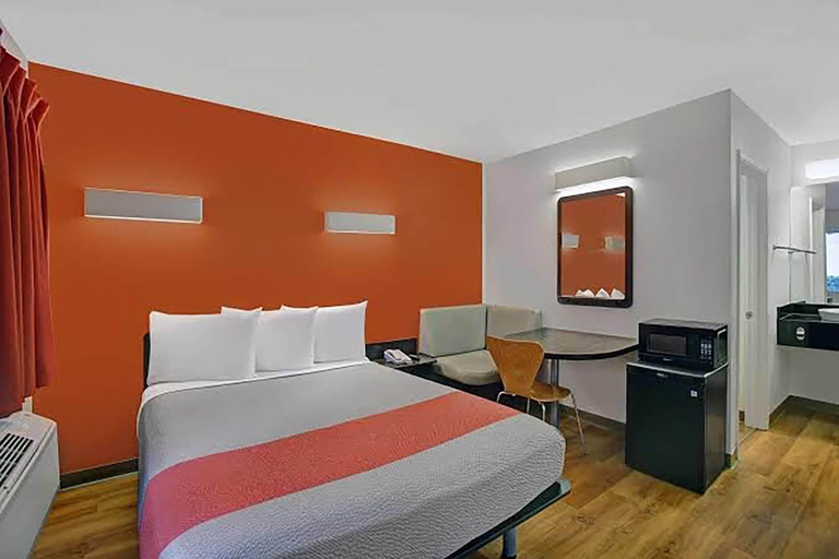 Bedroom 4, Super 8 By Wyndham Santa Clara, Santa Clara