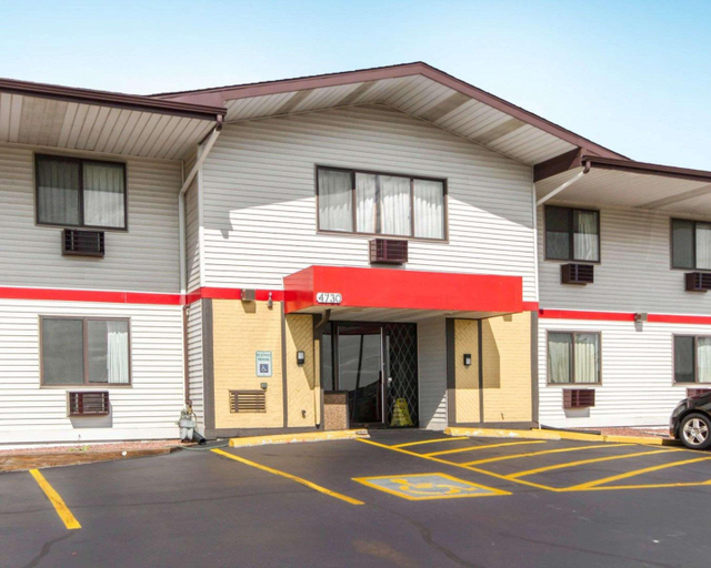 Exterior & Views 2, Econo Lodge Madison East, Dane