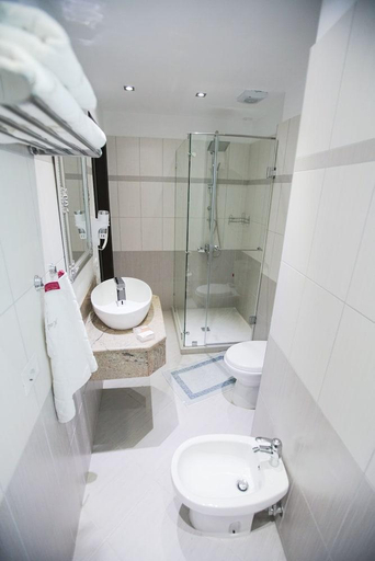 Bathroom 3, Christi's Hotel Borova, Korçës